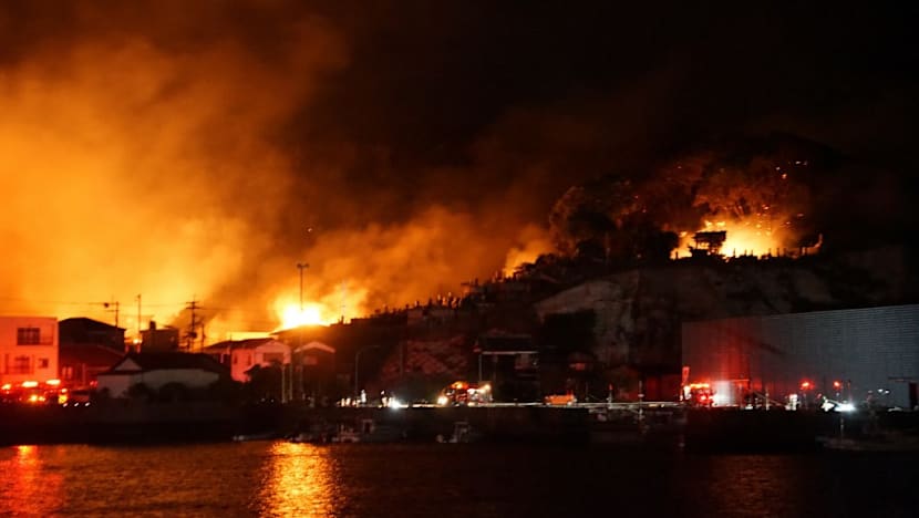 NÓNG: Cháy lớn không thể kiểm soát tại Nhật Bản, gần 200 căn nhà đã bị thiêu rụi- Ảnh 1.