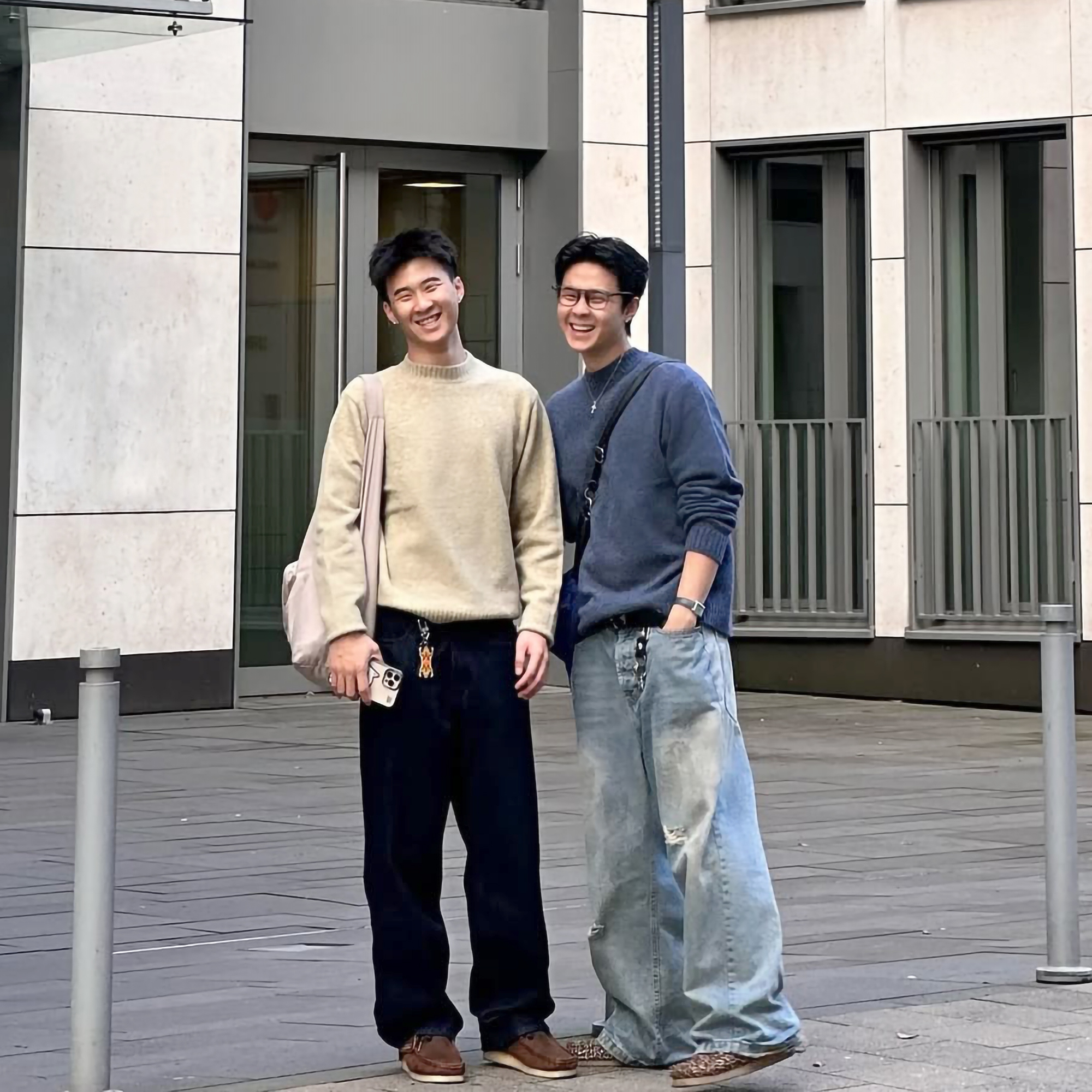 Tang lễ nơi xứ người của cặp song sinh người Việt tử vong trong tai nạn xe: Gia đình chỉ có thể xem qua livestream, không đủ chi phí để đưa hai con về an táng- Ảnh 1.