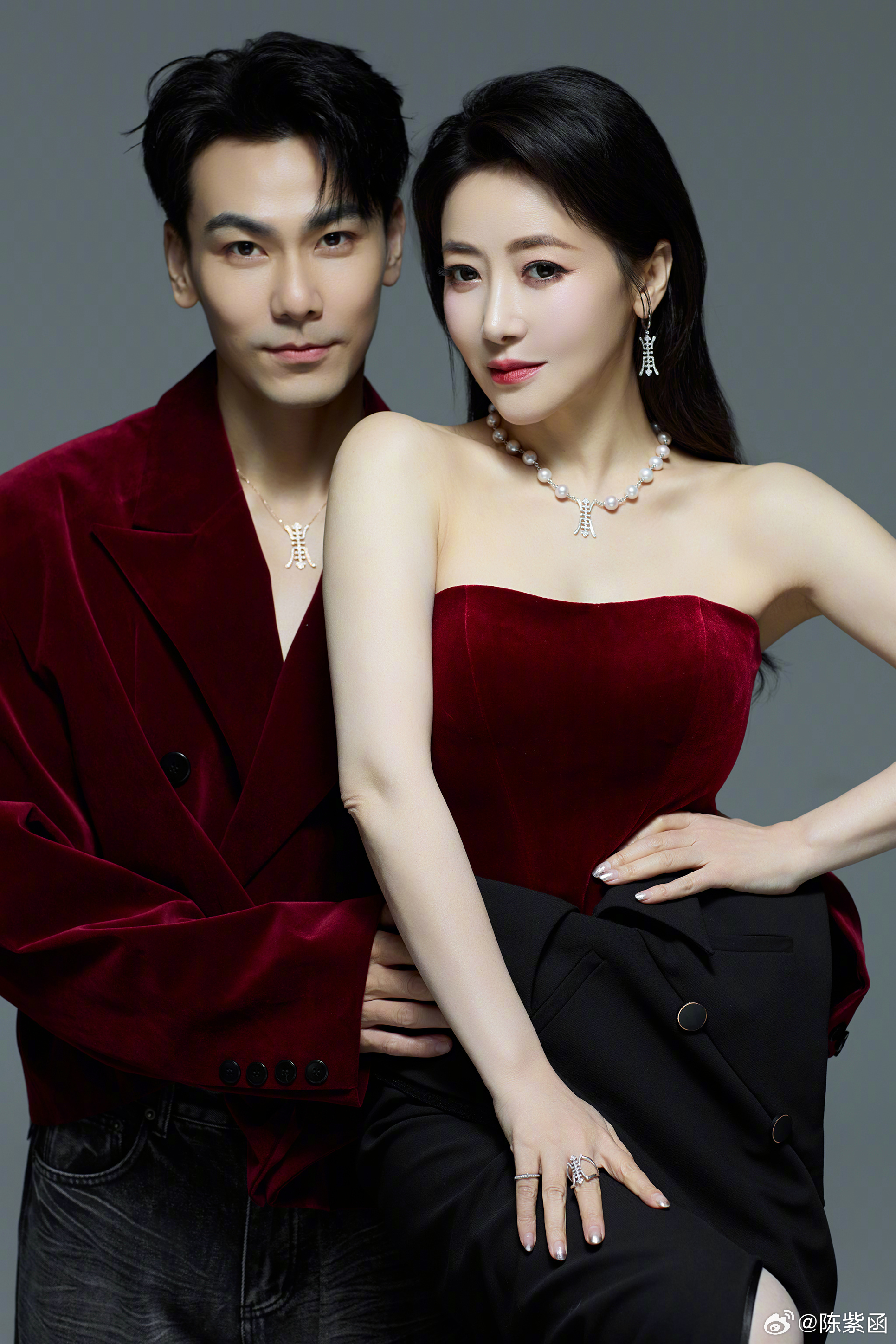 Mỹ nhân showbiz 50 tuổi, body nóng bỏng bị chồng