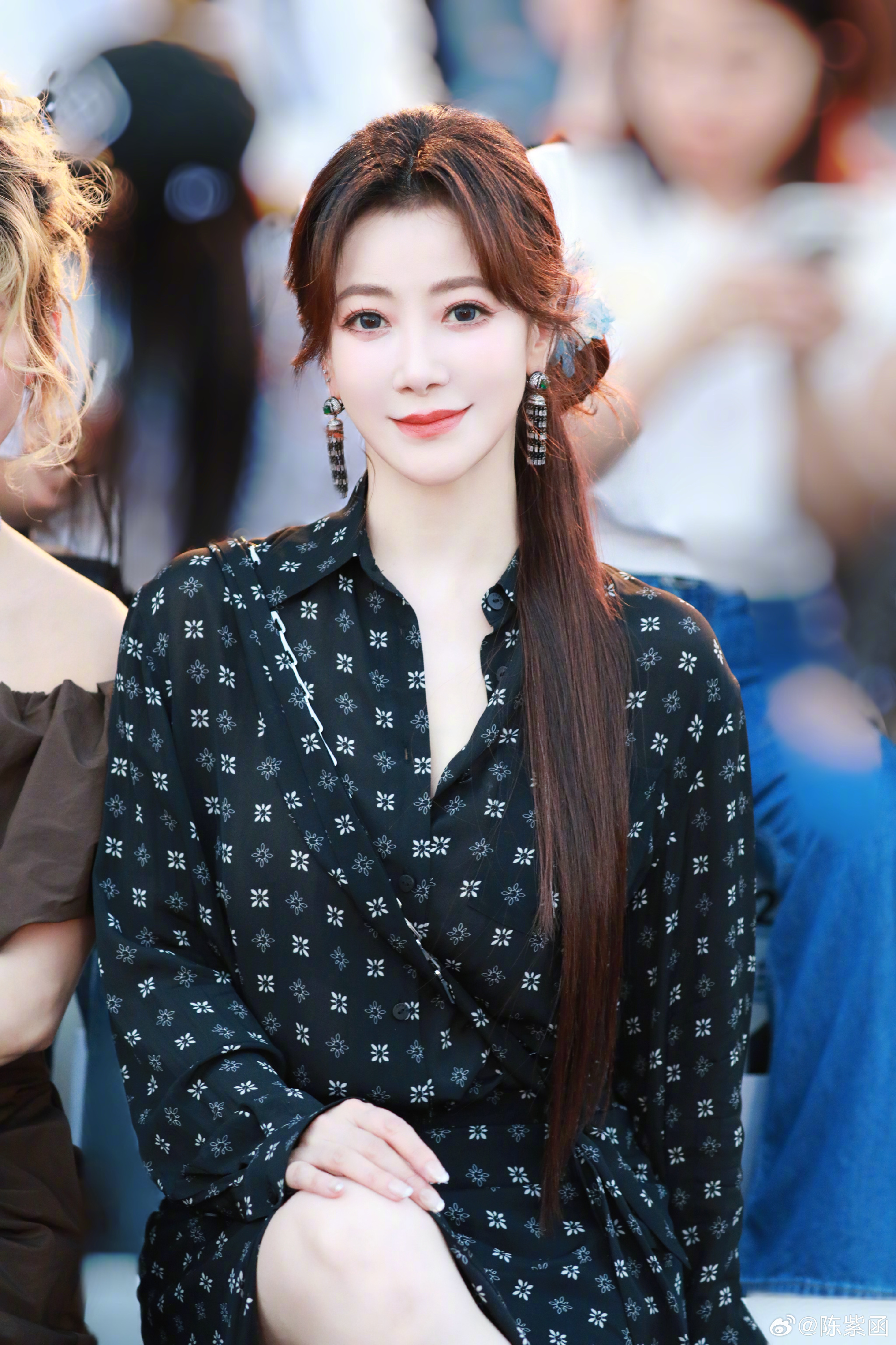 Mỹ nhân showbiz 50 tuổi, body nóng bỏng bị chồng