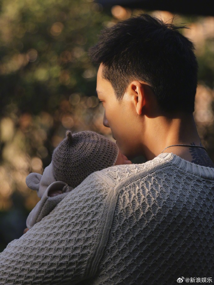 Quý tử xịn nhất showbiz: Mẹ là siêu mẫu, bố là thiếu gia, vừa chào đời đã được ký hợp đồng bạc tỷ!- Ảnh 4.