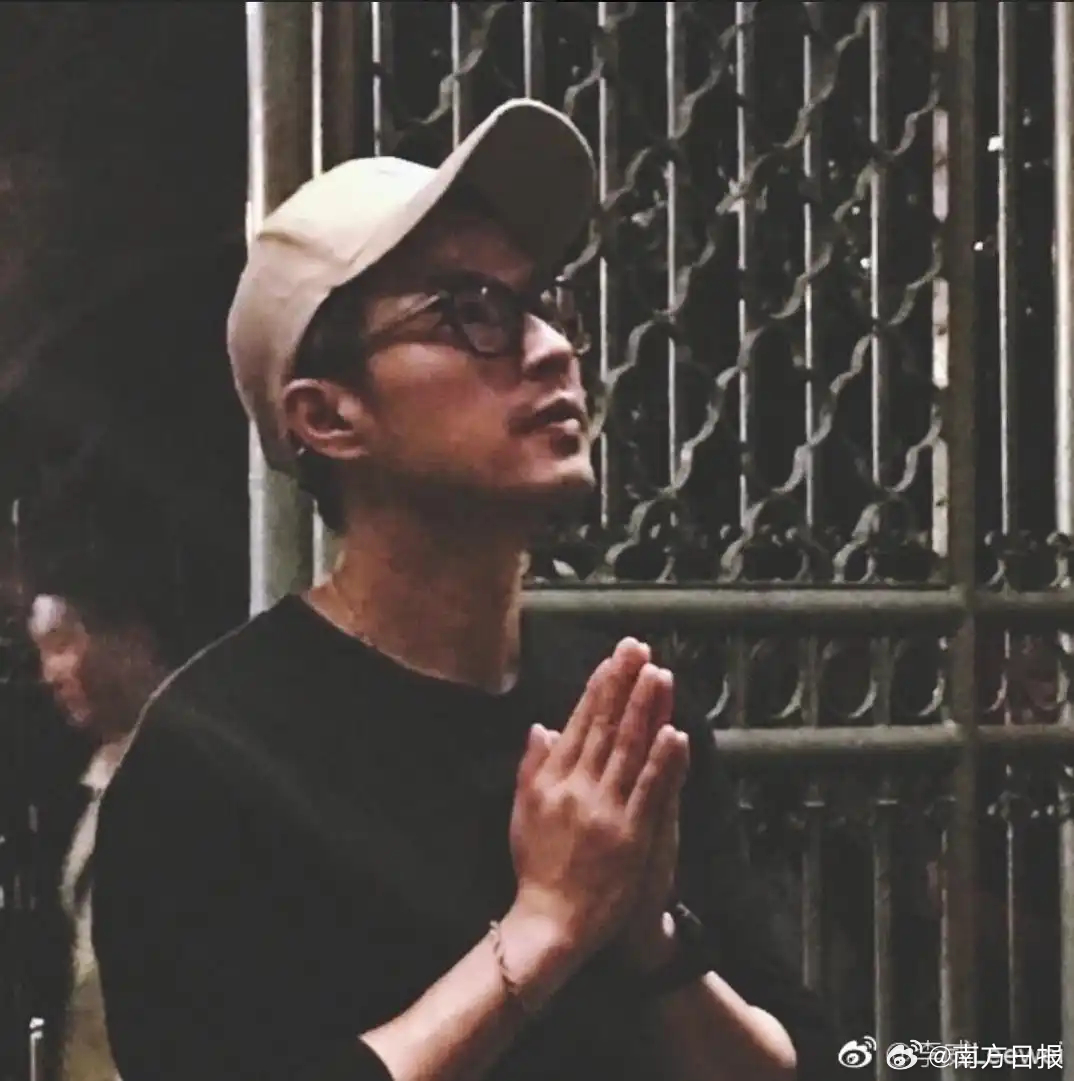 Nam thần “Sợi dây chuyền định mệnh” đứng sau vụ giết người: Bạn thân tiết lộ sự thay đổi tính cách kể từ khi tu tập- Ảnh 2. Nam thần “Sợi dây chuyền định mệnh” đứng sau vụ giết người: Bạn thân tiết lộ sự thay đổi tính cách kể từ khi tu tập- Ảnh 2.