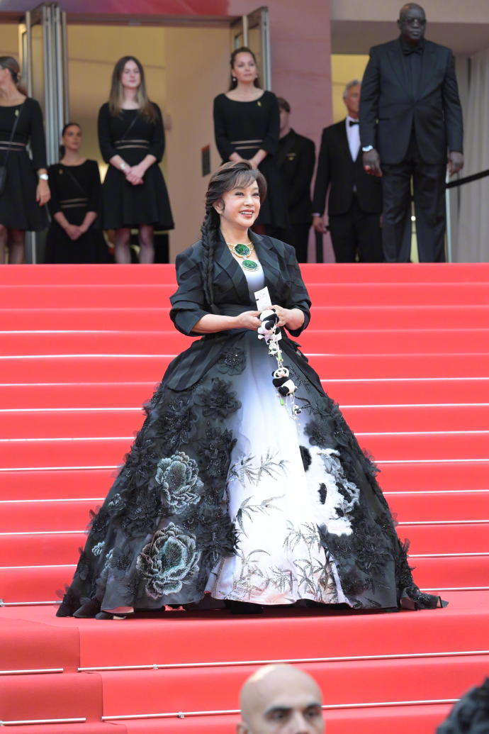 Bị điều tra khẩn khi đang nô nức dự Cannes 2025, sao nữ hạng A Cbiz hiện ra sao?- Ảnh 1.