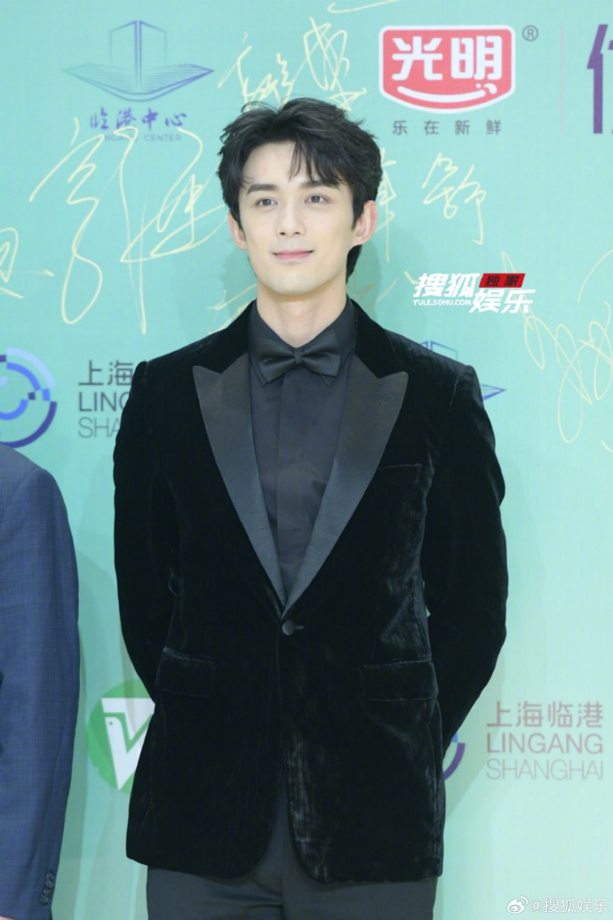 Thảm đỏ nóng nhất hôm nay: Lưu Diệc Phi gây biến căng, Thảm đỏ nóng nhất hôm nay: Lưu Diệc Phi gây biến căng,