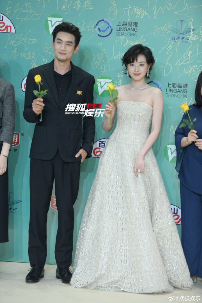 Thảm đỏ nóng nhất hôm nay: Lưu Diệc Phi gây biến căng, Thảm đỏ nóng nhất hôm nay: Lưu Diệc Phi gây biến căng,