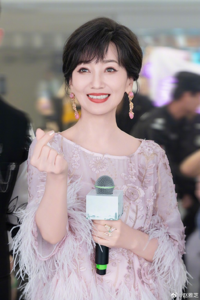 33 năm qua chưa thấy ai trẻ mãi không già như mỹ nhân này: Đẹp sang hết phần thiên hạ, chuẩn tinh hoa hội tụ- Ảnh 4. 33 năm qua chưa thấy ai trẻ mãi không già như mỹ nhân này: Đẹp sang hết phần thiên hạ, chuẩn tinh hoa hội tụ- Ảnh 4.