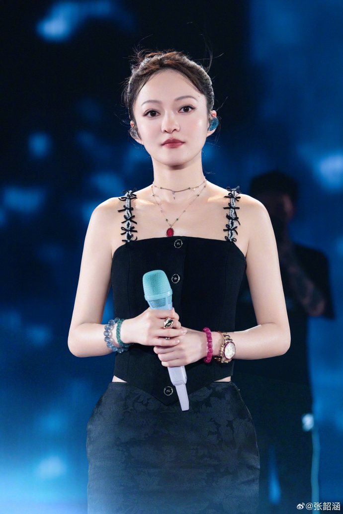 002kb5jjgy1i6gjwpah0pj647s6bke8g02-1760966650855-1760966651254329827206 "Công chúa Cbiz" bị cha bóc phốt, nghi bỏ mặc mẹ sang Việt Nam làm mướn và bán bánh mì 002kb5jjgy1i6gjwpah0pj647s6bke8g02 1760966650855 1760966651254329827206