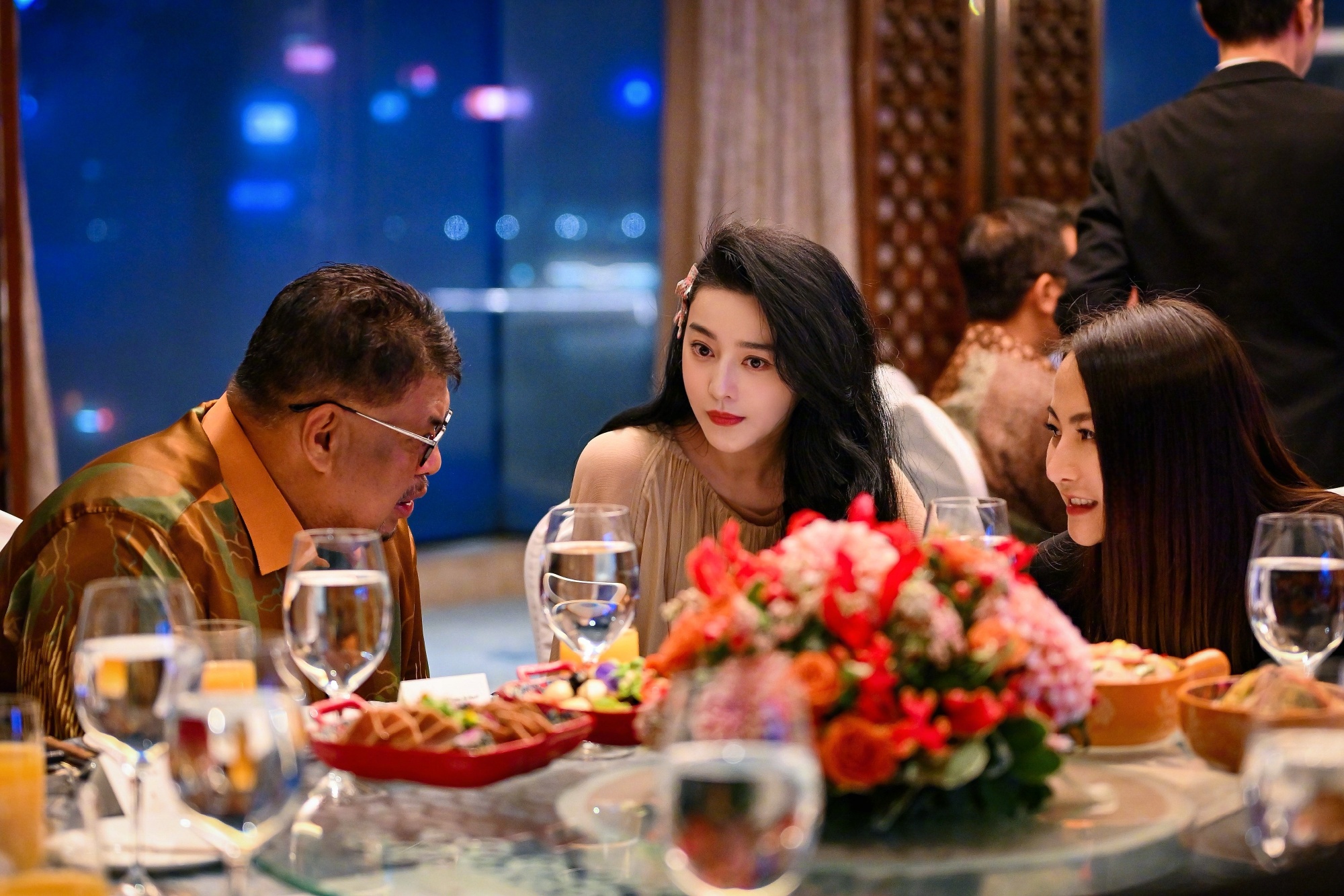 Phạm Băng Băng cũng có ngày này: Đi bán mỹ phẩm ở trung tâm thương mại, muốn gặp mặt phải chi 8 triệu!- Ảnh 9. Phạm Băng Băng cũng có ngày này: Đi bán mỹ phẩm ở trung tâm thương mại, muốn gặp mặt phải chi 8 triệu!- Ảnh 9.