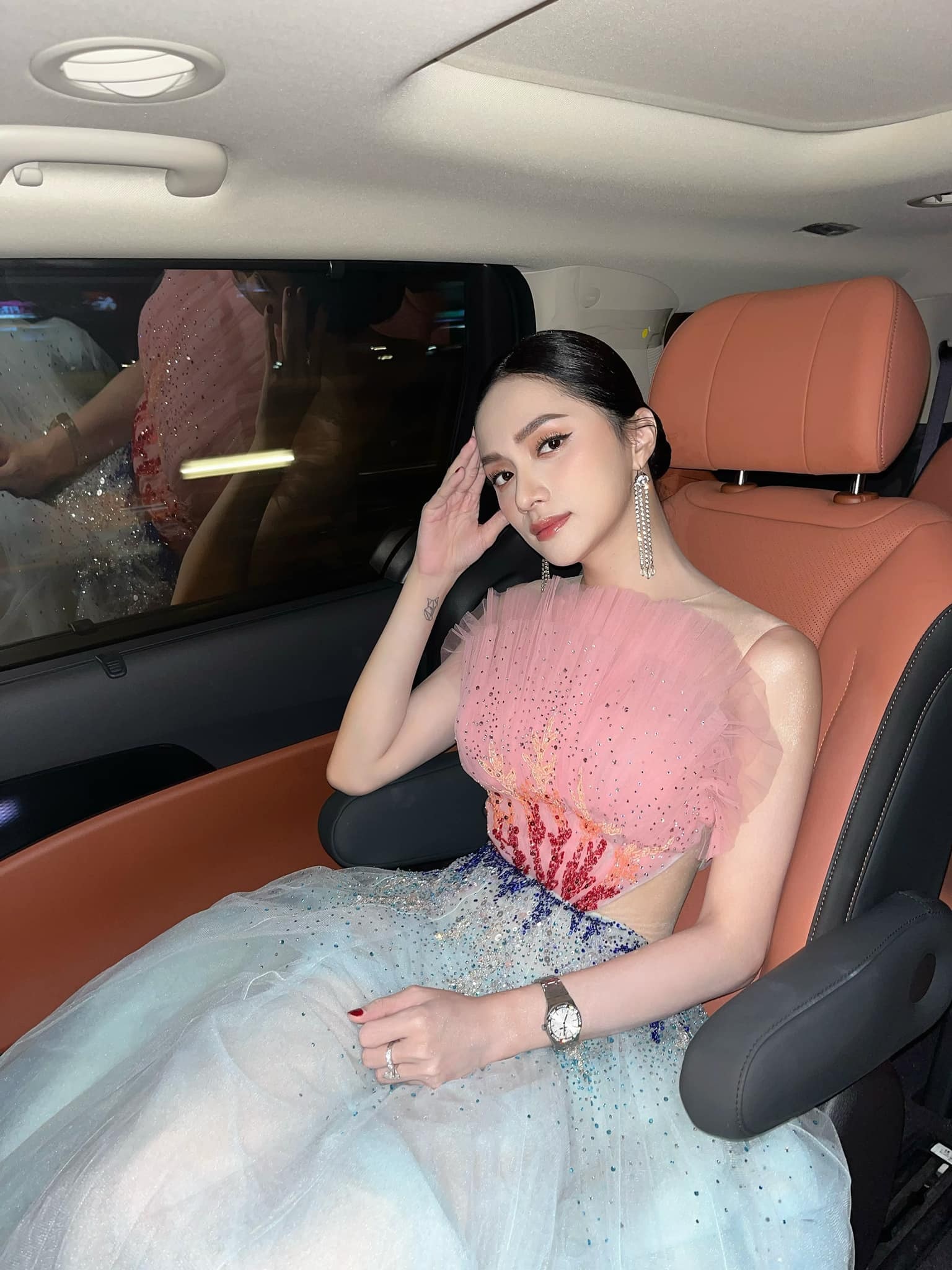 Chi phí khổng lồ khi sao Việt tham dự LHP Cannes, tốn bạc tỷ cũng có khi