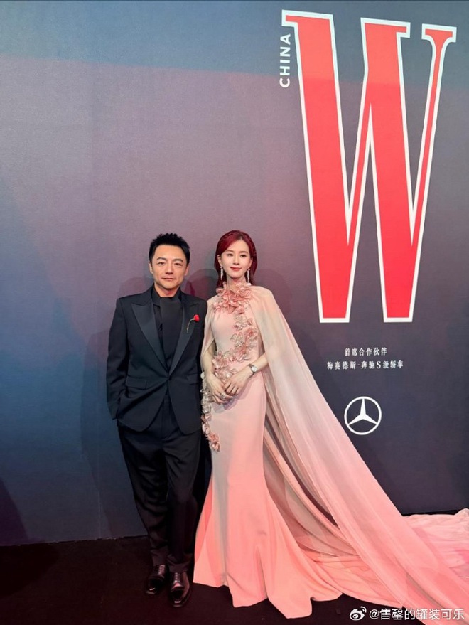 Siêu thảm đỏ hot nhất tối nay: Nhiệt Ba trưng trổ body