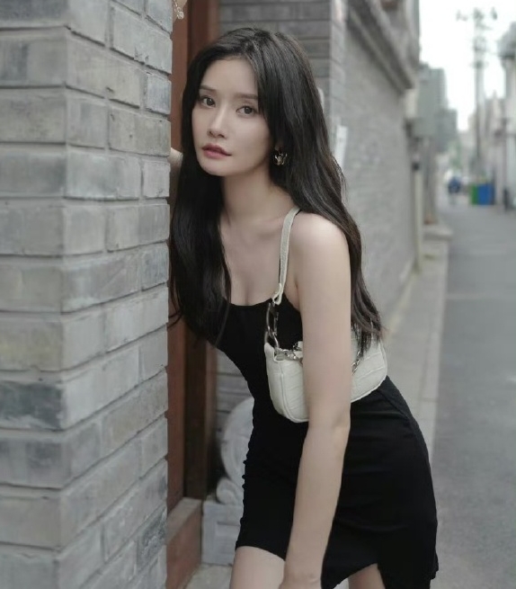 Nam ca sĩ đình đám bị tình cũ