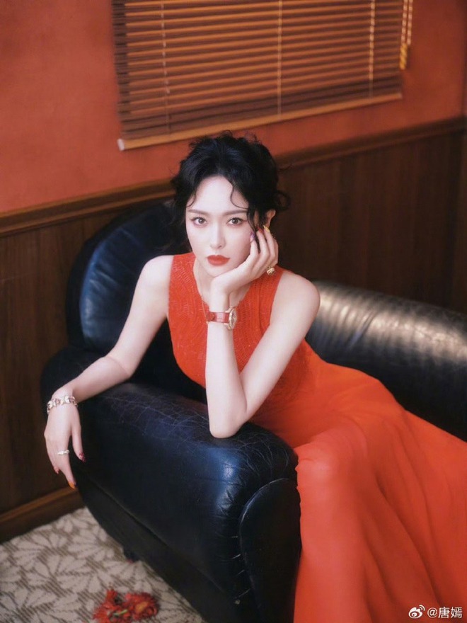 Siêu thảm đỏ hot nhất tối nay: Nhiệt Ba trưng trổ body