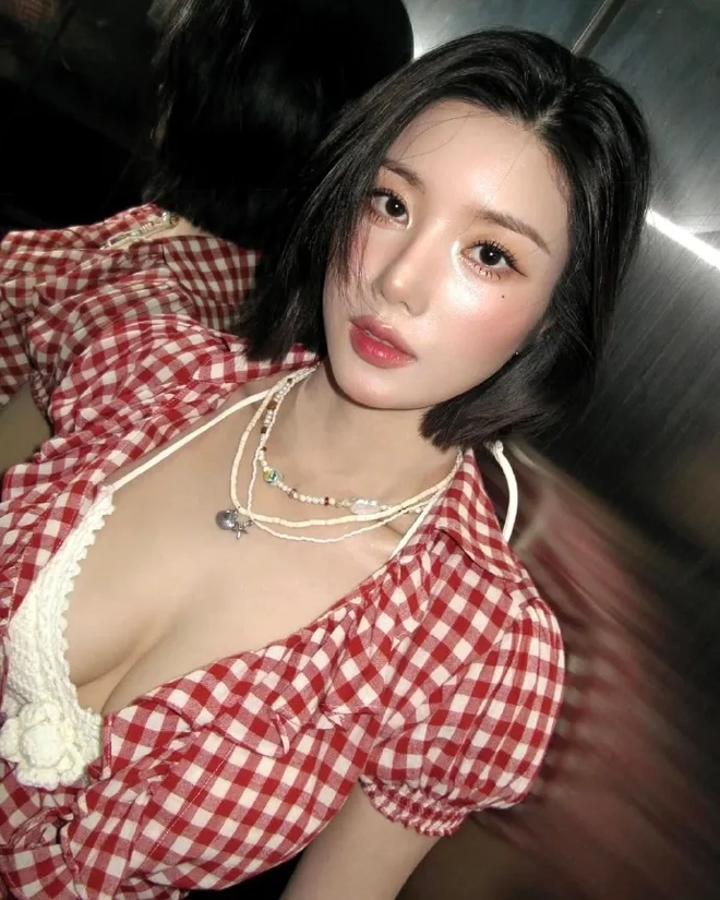 Ranh giới giữa quyến rũ và phản cảm- Ảnh 5. Ranh giới giữa quyến rũ và phản cảm- Ảnh 5.