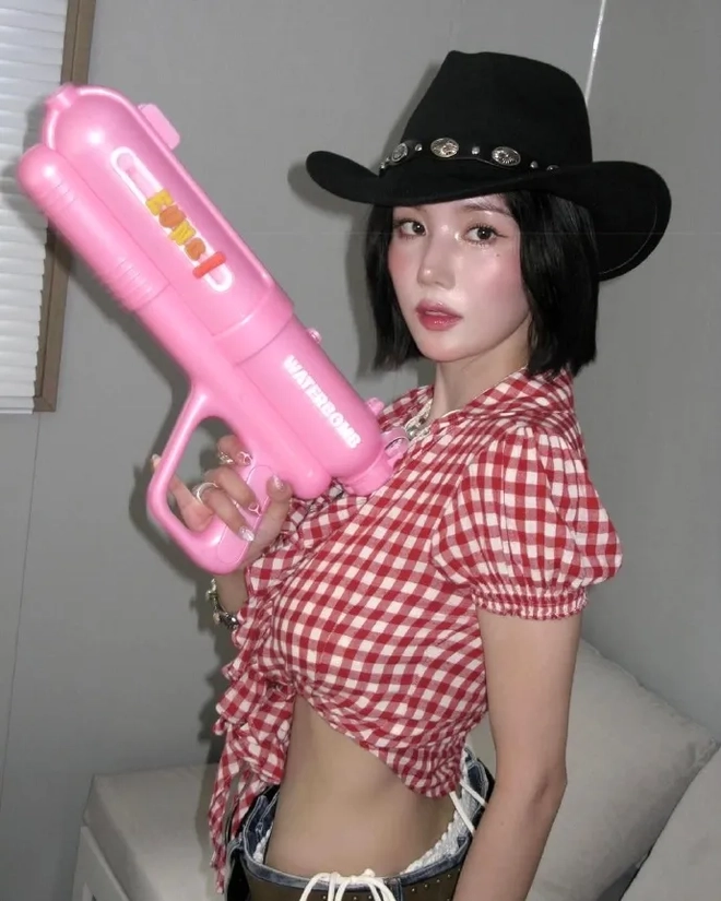 Ranh giới giữa quyến rũ và phản cảm- Ảnh 4. Ranh giới giữa quyến rũ và phản cảm- Ảnh 4.