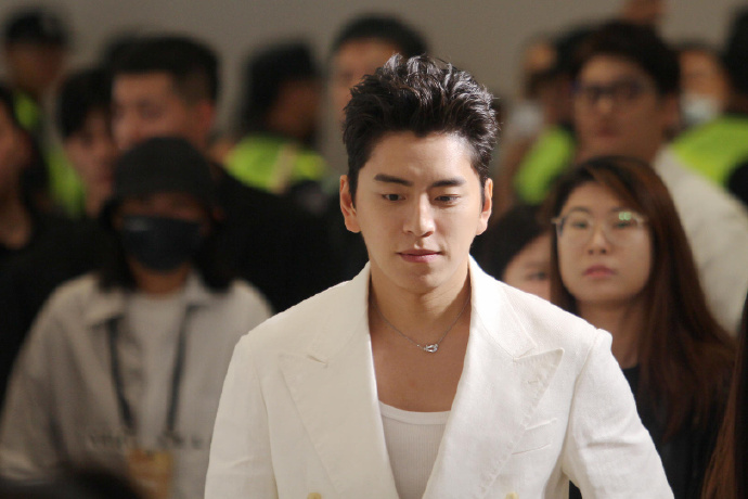 Nóng nhất xứ tỷ dân: Mỹ nam Thơ Ngây bị bắt khẩn cấp vì cáo buộc giết người- Ảnh 2. Nóng nhất xứ tỷ dân: Mỹ nam Thơ Ngây bị bắt khẩn cấp vì cáo buộc giết người- Ảnh 2.