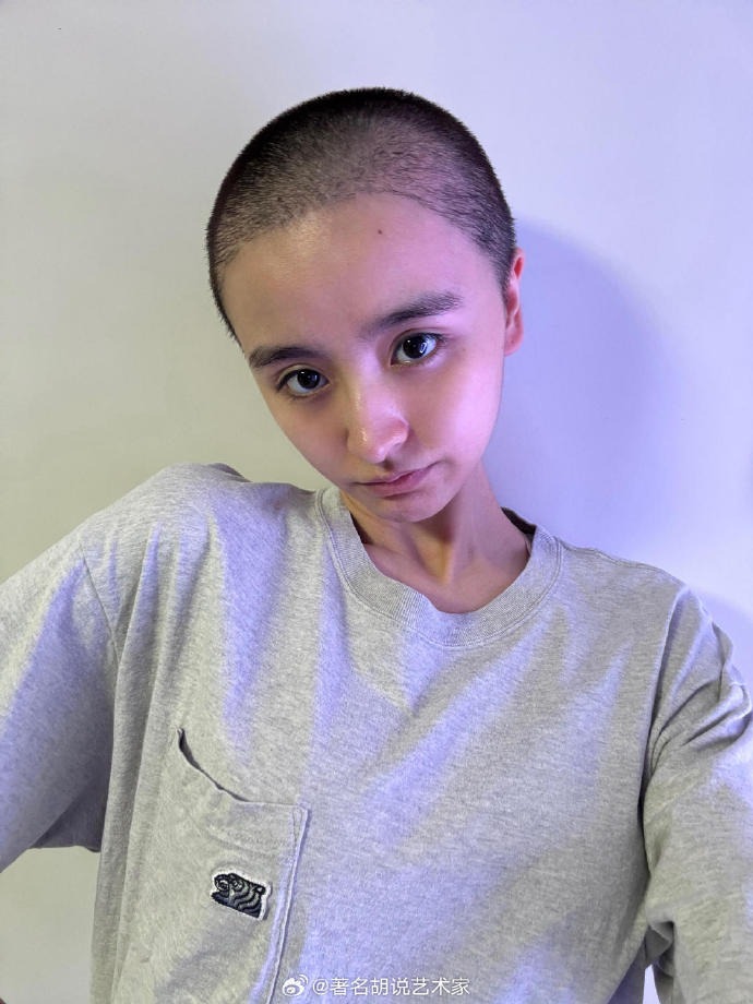 Mỹ nữ gen Z có visual đắt giá nhất showbiz bất ngờ tàn tạ đến đau lòng, cạo trọc đầu gây sốc MXH- Ảnh 2.