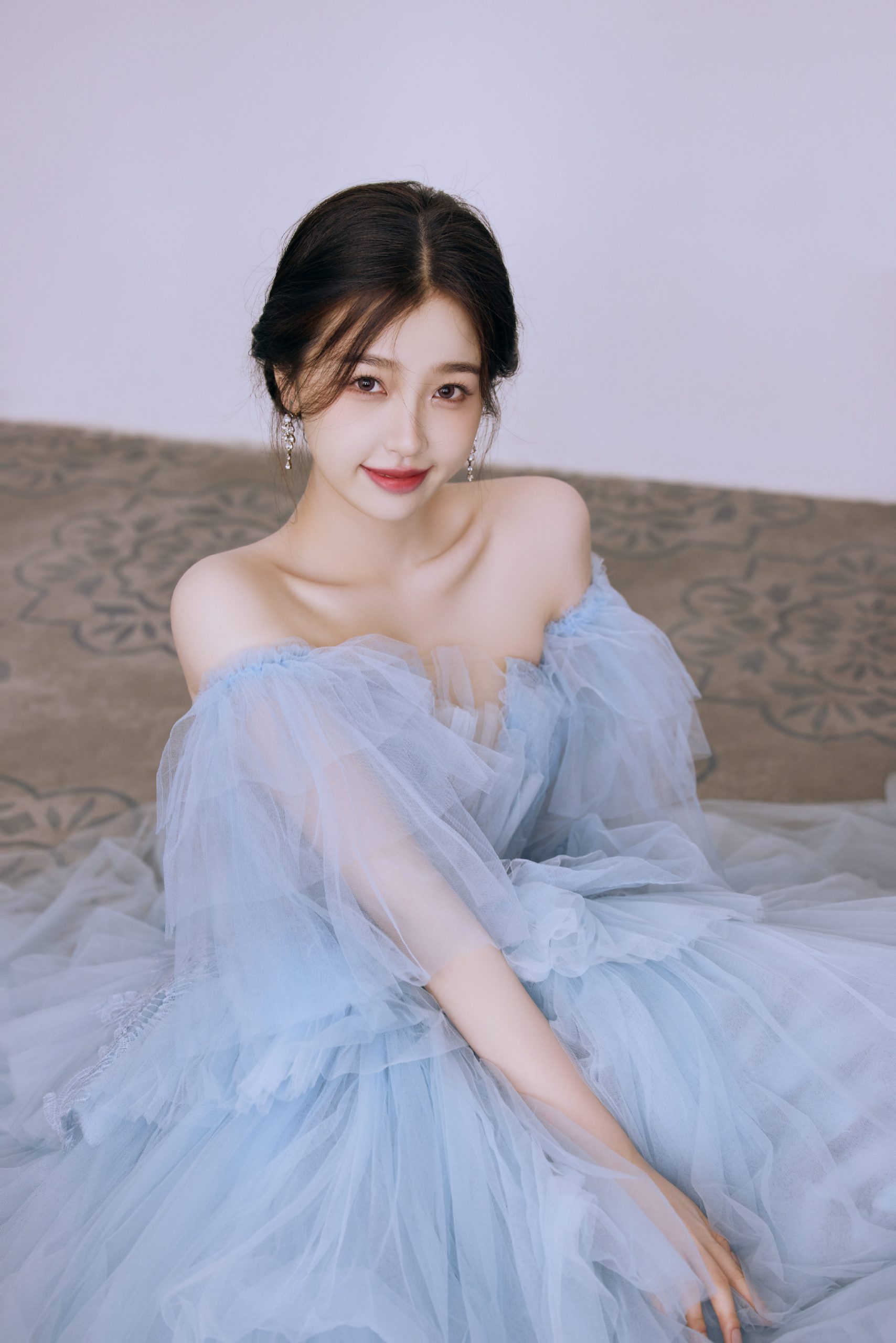 Sự hết thời của ngôi sao giả tạo nhất showbiz: Fan meeting chỉ bán được 26 vé, mất 160.000 người hâm mộ trong một ngày- Ảnh 1. Sự hết thời của ngôi sao giả tạo nhất showbiz: Fan meeting chỉ bán được 26 vé, mất 160.000 người hâm mộ trong một ngày- Ảnh 1.