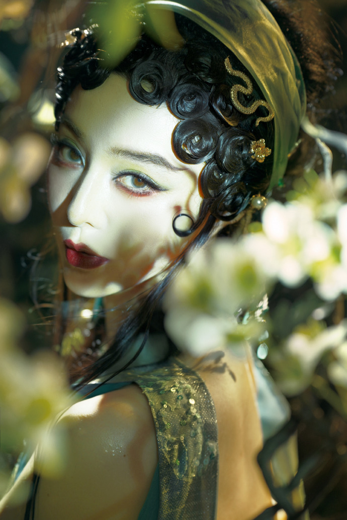 Phạm Băng Băng gây tranh luận khi hóa Thanh Xà- Ảnh 7.