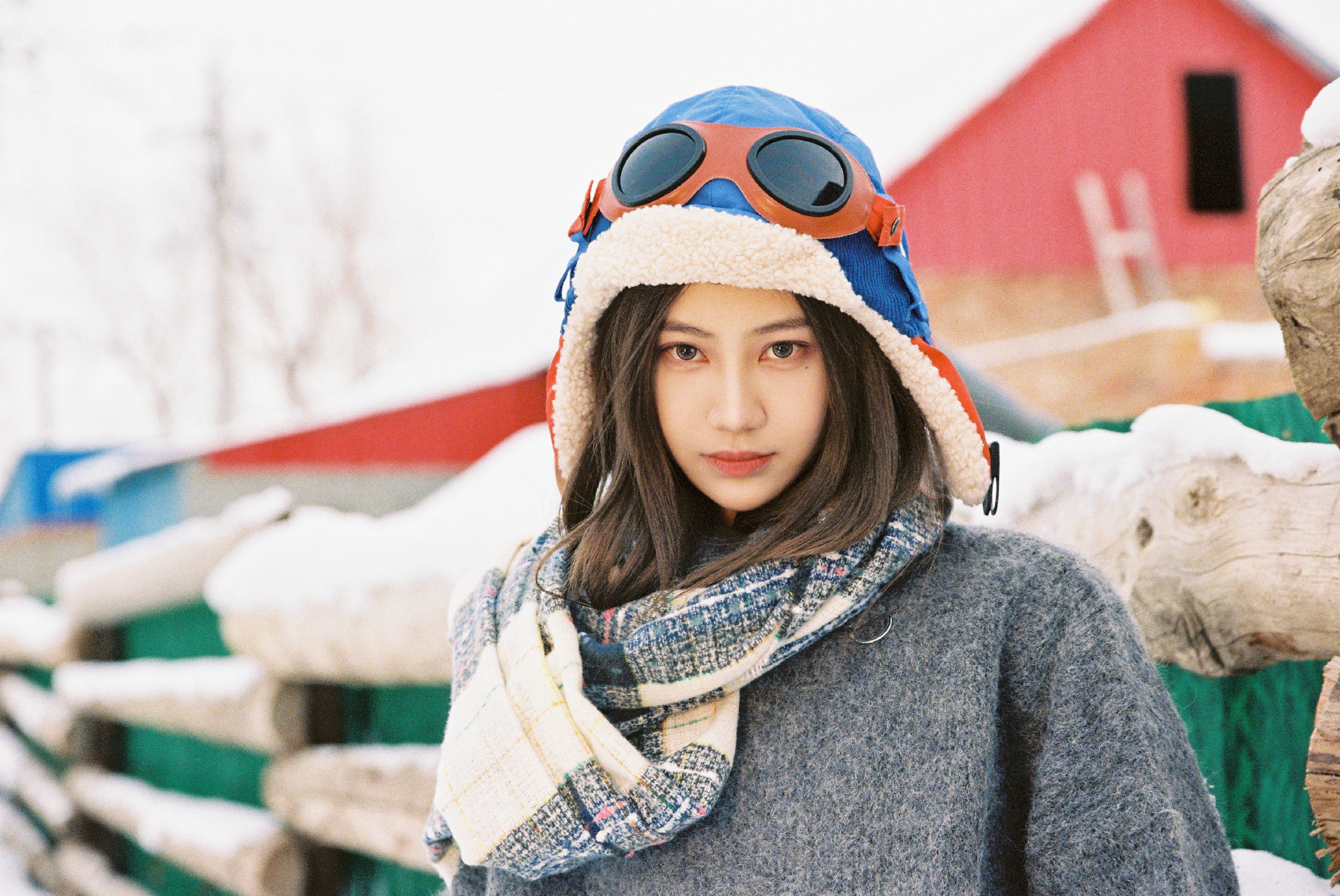 Clip căng: Nữ ca sĩ 2K chỉ tay thẳng mặt mắng 1 người đàn ông giữa sân bay, biết lí do càng sững sờ!- Ảnh 3.