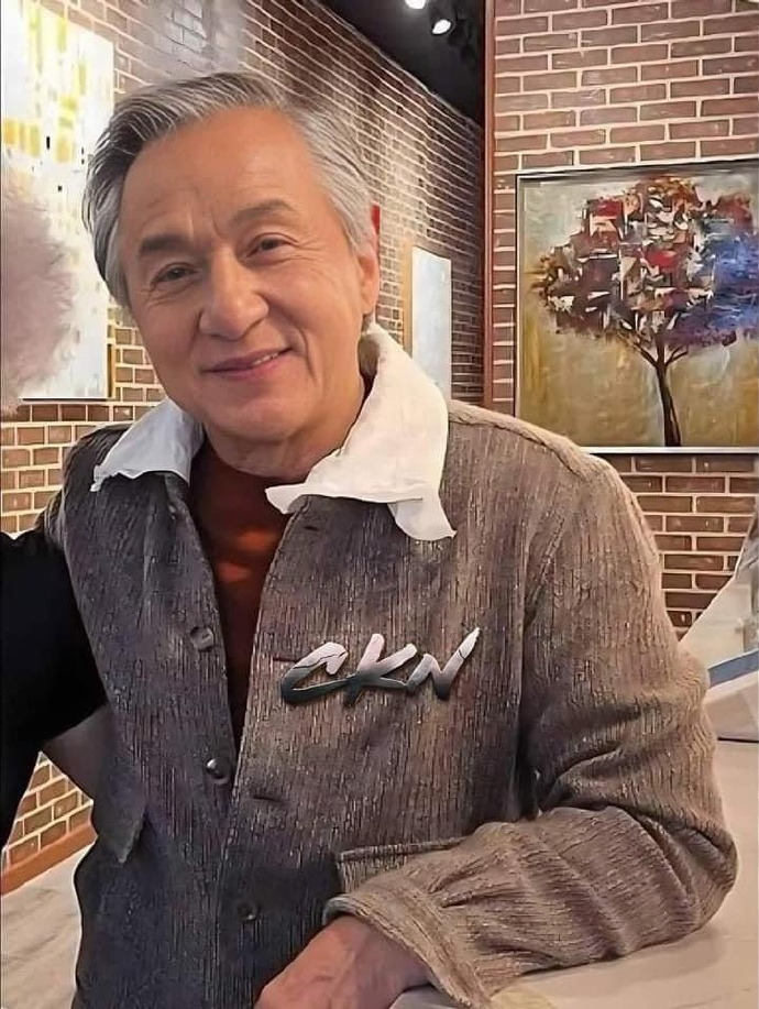 Thành Long ở tuổi 71: Hào quang không thể che lấp nỗi buồn mang tên “người cha thất bại”- Ảnh 3. Thành Long ở tuổi 71: Hào quang không thể che lấp nỗi buồn mang tên “người cha thất bại”- Ảnh 3.