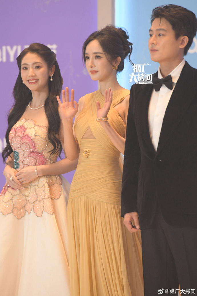 Đôi bạn thân showbiz cùng yêu 1 thiếu gia đụng độ tại sự kiện, lộ 1 chi tiết trớ trêu gây bàn tán- Ảnh 4.