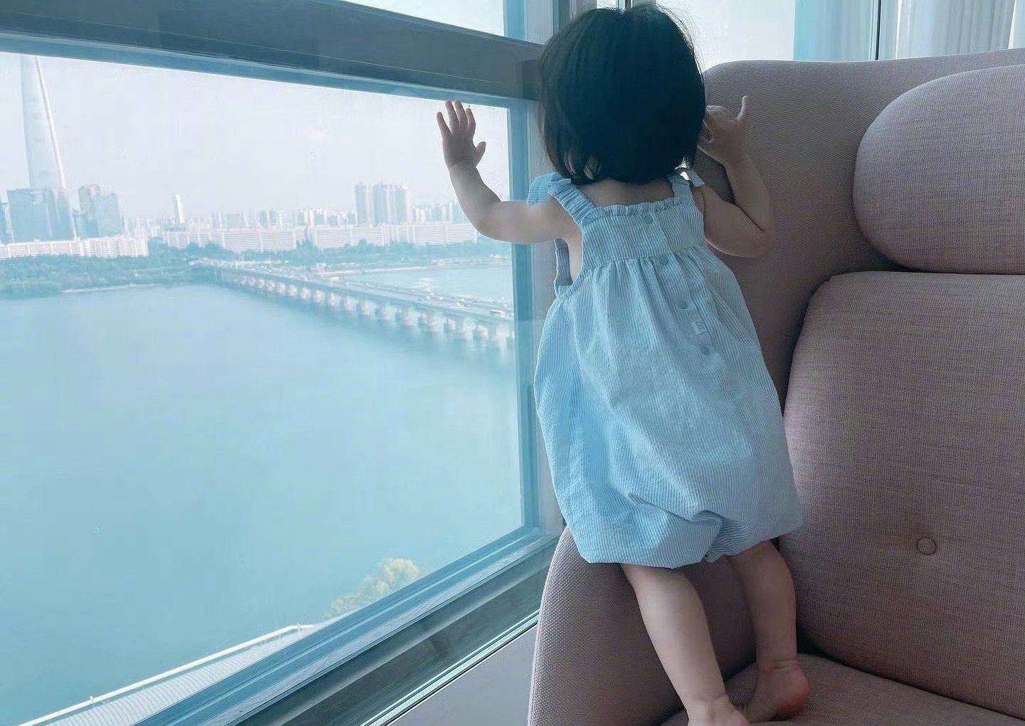 Nam ca sĩ hạng A bị cả MXH xua đuổi vì tuyên bố cưới vợ và có con cùng lúc, giờ lại thêm kiếp nạn- Ảnh 3. Nam ca sĩ hạng A bị cả MXH xua đuổi vì tuyên bố cưới vợ và có con cùng lúc, giờ lại thêm kiếp nạn- Ảnh 3.