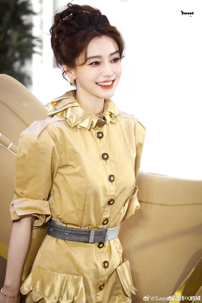 Angelababy ê chề: Mặc lại váy cũ từ 3 năm trước đi sự kiện, cố nén nước mắt nhưng bị mỉa mai quá giả tạo- Ảnh 2.