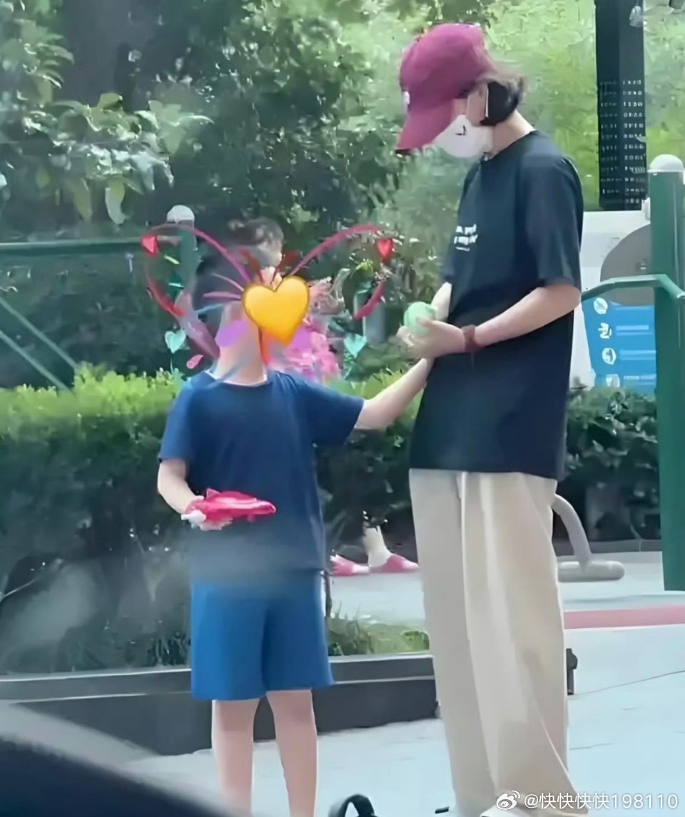 Triệu Lệ Dĩnh bất ngờ được khen vì quyết định để con lại cho gia đình chồng nuôi hậu ly hôn- Ảnh 2.