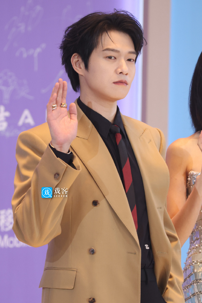 Đôi bạn thân showbiz cùng yêu 1 thiếu gia đụng độ tại sự kiện, lộ 1 chi tiết trớ trêu gây bàn tán- Ảnh 2.