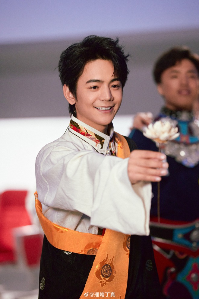 Chàng trai chăn bò bỗng nổi tiếng toàn quốc, vào showbiz đóng phim vì quá đẹp trai giờ ra sao?- Ảnh 6. Chàng trai chăn bò bỗng nổi tiếng toàn quốc, vào showbiz đóng phim vì quá đẹp trai giờ ra sao?- Ảnh 6.