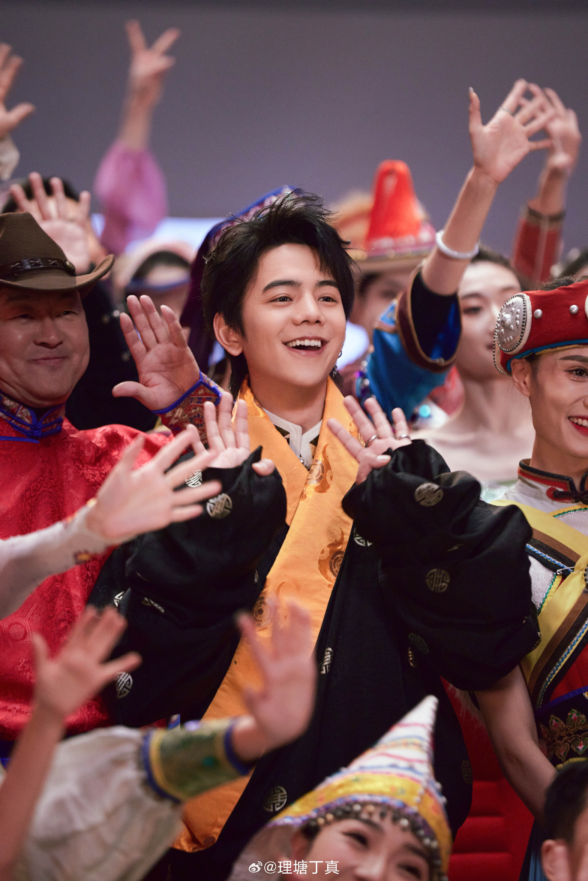 Chàng trai chăn bò bỗng nổi tiếng toàn quốc, vào showbiz đóng phim vì quá đẹp trai giờ ra sao?- Ảnh 3. Chàng trai chăn bò bỗng nổi tiếng toàn quốc, vào showbiz đóng phim vì quá đẹp trai giờ ra sao?- Ảnh 3.