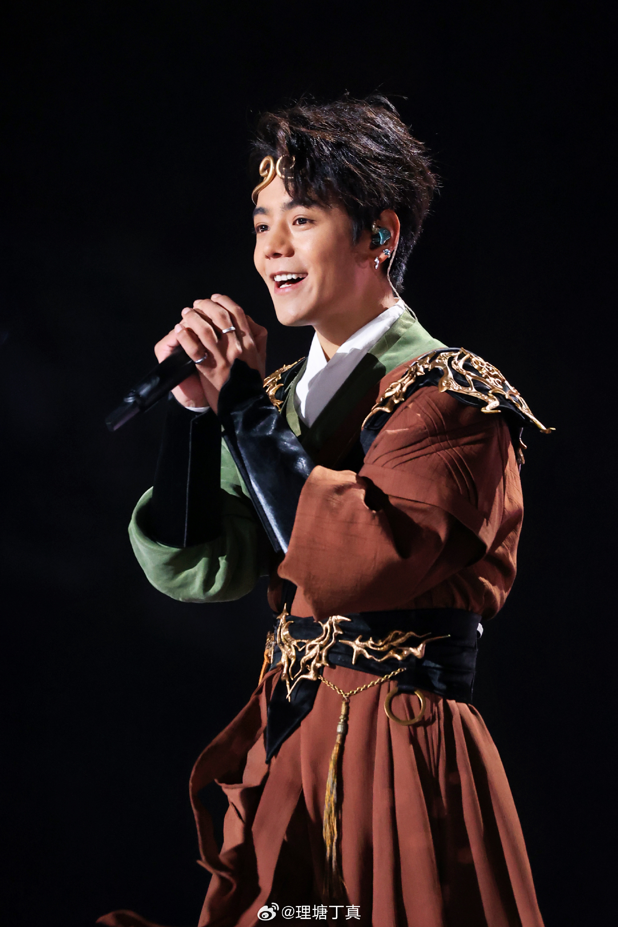 Chàng trai chăn bò bỗng nổi tiếng toàn quốc, vào showbiz đóng phim vì quá đẹp trai giờ ra sao?- Ảnh 2. Chàng trai chăn bò bỗng nổi tiếng toàn quốc, vào showbiz đóng phim vì quá đẹp trai giờ ra sao?- Ảnh 2.