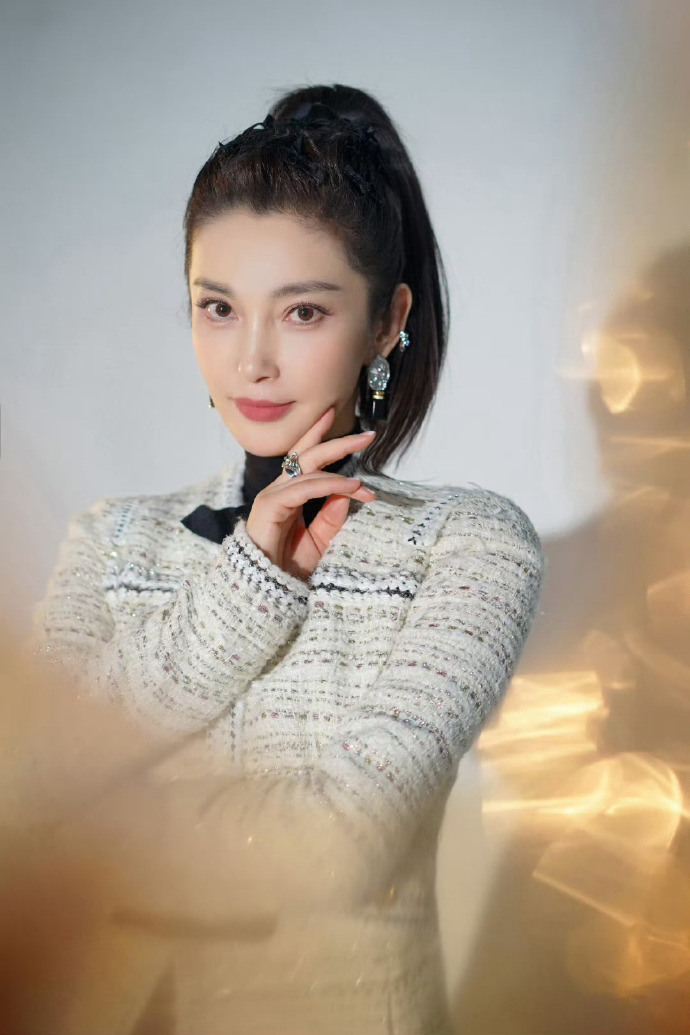 52 tuổi, Lý Băng Băng gây sốt với vóc dáng trẻ trung: Thói quen chạy bộ 19 năm cuối cùng cũng được tiết lộ- Ảnh 6. 52 tuổi, Lý Băng Băng gây sốt với vóc dáng trẻ trung: Thói quen chạy bộ 19 năm cuối cùng cũng được tiết lộ- Ảnh 6.