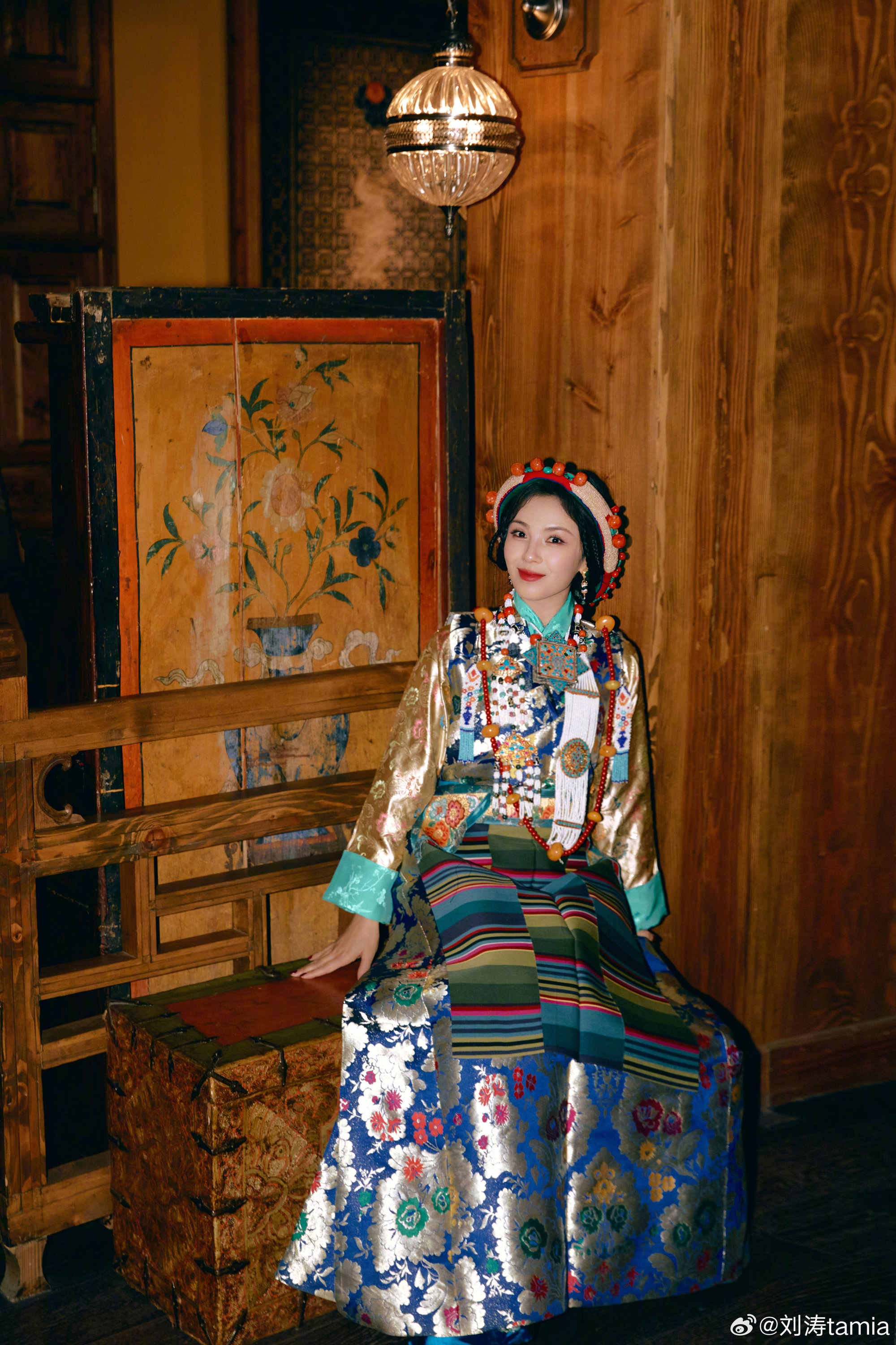 "Mỹ nhân Tây Tạng" đẹp nhất Tết 2025: U50 mà trẻ không tưởng, quốc bảo nhan sắc của màn ảnh Trung Quốc 008hlj1ngy1hvbn88wvduj31yb3fqb29 1206 1738257993259 17382579937911709464696