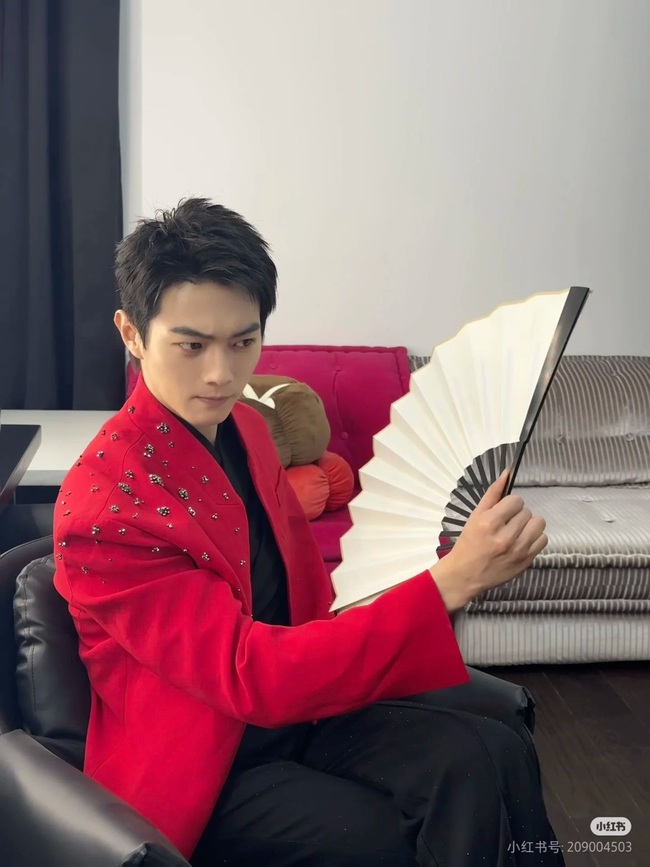 008hlj1ngy1hvcv4631wkj325c3dxqv5-17383808154481183339870-1738382426662-1738382426763227119748 "Bạch mã hoàng tử" Hoa ngữ đẹp mê mẩn mùa Tết 2025, nhan sắc hoàn mỹ như tổng tài xé truyện bước ra 008hlj1ngy1hvcv4631wkj325c3dxqv5 17383808154481183339870 1738382426662 1738382426763227119748