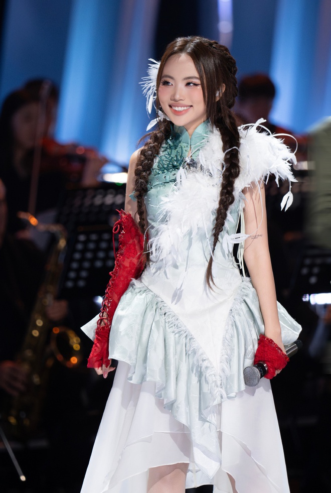 Bán kết 2 Sing! Asia: Phương Mỹ Chi ghi tỷ số sốc, 1 giám khảo quyết không vote cho đại diện Việt Nam!- Ảnh 3. Bán kết 2 Sing! Asia: Phương Mỹ Chi ghi tỷ số sốc, 1 giám khảo quyết không vote cho đại diện Việt Nam!- Ảnh 3.