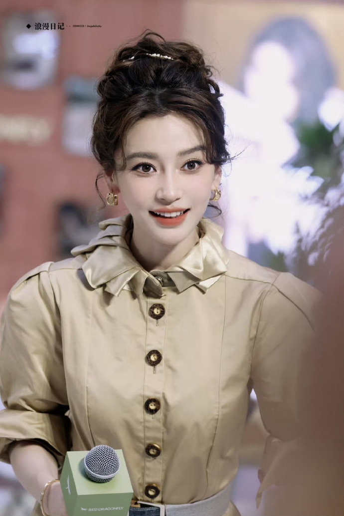 Angelababy ê chề: Mặc lại váy cũ từ 3 năm trước đi sự kiện, cố nén nước mắt nhưng bị mỉa mai quá giả tạo- Ảnh 4.