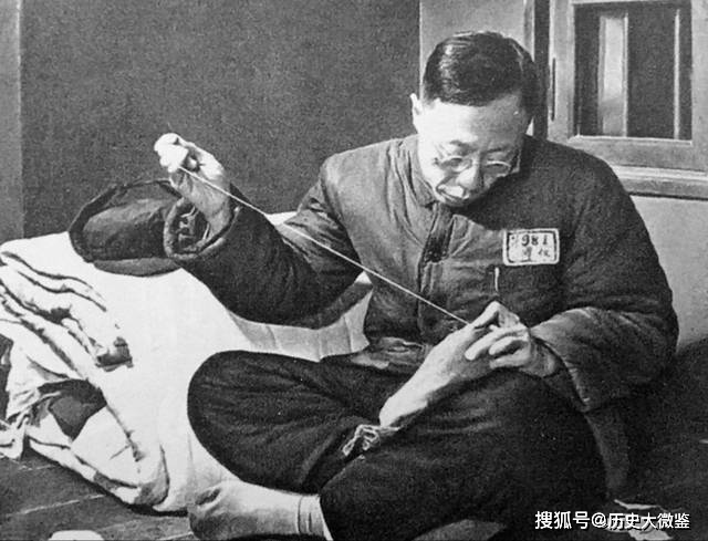 Thăm lại Cố cung, Phổ Nghi chỉ vào chiếc bình hoa và nói một câu kỳ lạ, mọi người xung quanh ngay lập tức hoảng sợ- Ảnh 3. Thăm lại Cố cung, Phổ Nghi chỉ vào chiếc bình hoa và nói một câu kỳ lạ, mọi người xung quanh ngay lập tức hoảng sợ- Ảnh 3.