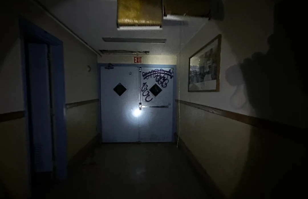 Phát hiện bất ngờ trong bệnh viện bỏ hoang- Ảnh 1.