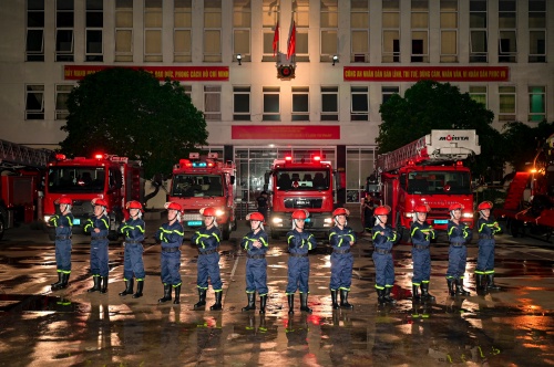 Chiến sĩ quả cảm đạt Top 1 rating VTV3, chiếm sóng toàn quốc ngay tập đầu tiên!- Ảnh 1. Chiến sĩ quả cảm đạt Top 1 rating VTV3, chiếm sóng toàn quốc ngay tập đầu tiên!- Ảnh 1.