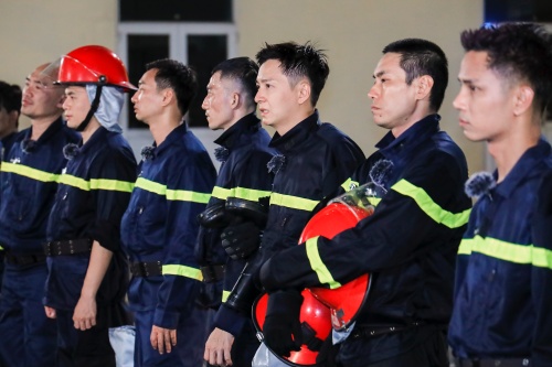 Chiến sĩ quả cảm đạt Top 1 rating VTV3, chiếm sóng toàn quốc ngay tập đầu tiên!- Ảnh 8. Chiến sĩ quả cảm đạt Top 1 rating VTV3, chiếm sóng toàn quốc ngay tập đầu tiên!- Ảnh 8.