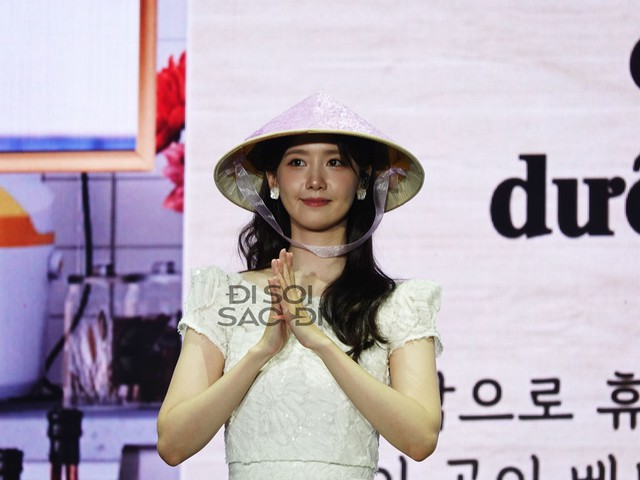 Fan meeting Yoona (SNSD) tại Việt Nam: Nữ thần đội nón lá chuẩn “dâu Việt”, quyết chưa ăn phở chưa về Hàn!- Ảnh 9.