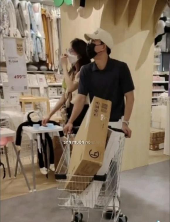 Tình trạng hiện tại của HIEUTHUHAI và bạn gái sau