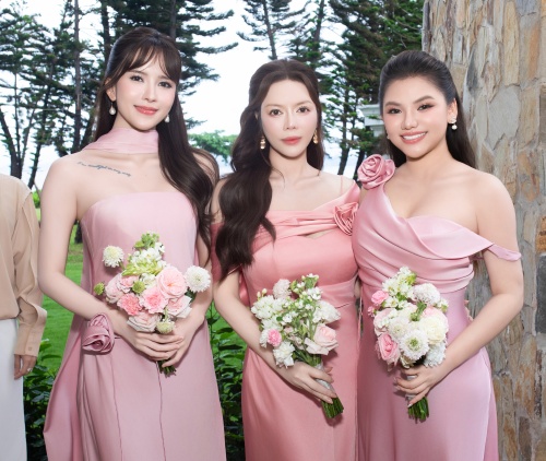 Dàn sao dự đám cưới Hồ Quỳnh Hương: Thiều Bảo Trâm khoe dáng gợi cảm, Dàn sao dự đám cưới Hồ Quỳnh Hương: Thiều Bảo Trâm khoe dáng gợi cảm,