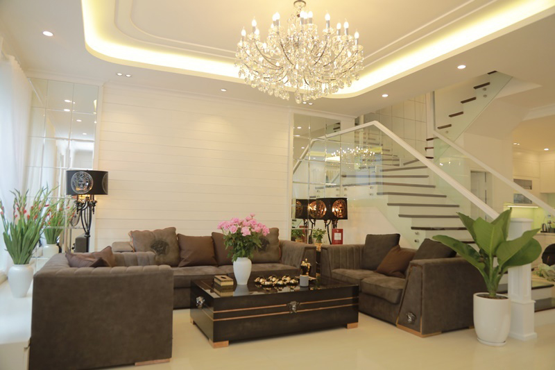 Sao nam Vbiz vướng tin yêu đồng giới quản lý: Từng nhận cát-xê 50 nghìn, nay có 13 căn nhà và biệt thự 20 tỷ, đại gia tặng đất 2.500m2- Ảnh 6.