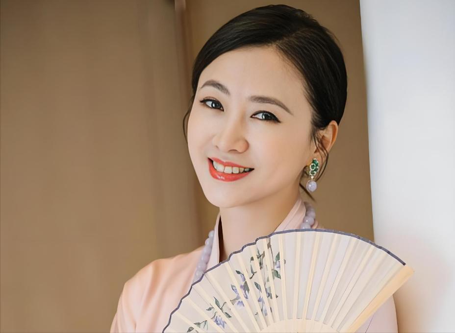 Mỹ nhân phim 18+ từng được khen gợi cảm hơn cả Thư Kỳ: Tuổi 56 vẫn rực rỡ như rượu vang ủ lâu năm- Ảnh 7.