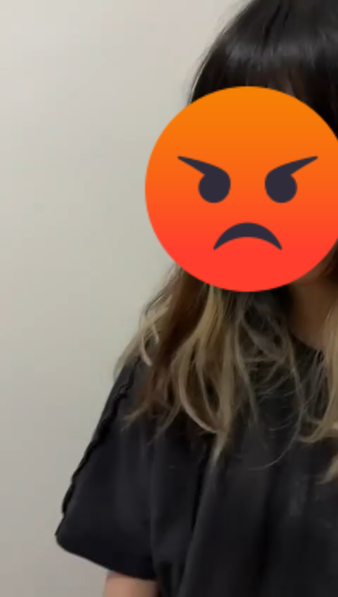 Sốc: 1 nam ca sĩ gen Z lộ clip bị