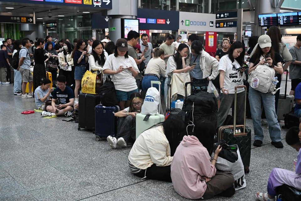 Bão Wipha đã tấn công Hong Kong (Trung Quốc): Sức gió tới hơn 167km/h, mưa lớn càn quét- Ảnh 6. Bão Wipha đã tấn công Hong Kong (Trung Quốc): Sức gió tới hơn 167km/h, mưa lớn càn quét- Ảnh 6.