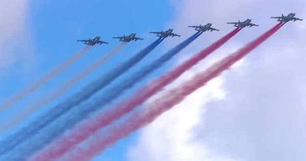 Mãn nhãn màn trình diễn chi tiết từng mi-li-mét của không quân Nga 30 Mãn nhãn màn trình diễn chi tiết từng mi-li-mét của không quân Nga 05 09t082256z1lop279509052025rp1rtrmadpbaseimage 960x540ww2 anniversary moscow parade flypast 15370709 17467842233761438519696 0 69 405 717 crop 174678422816915383951jpg