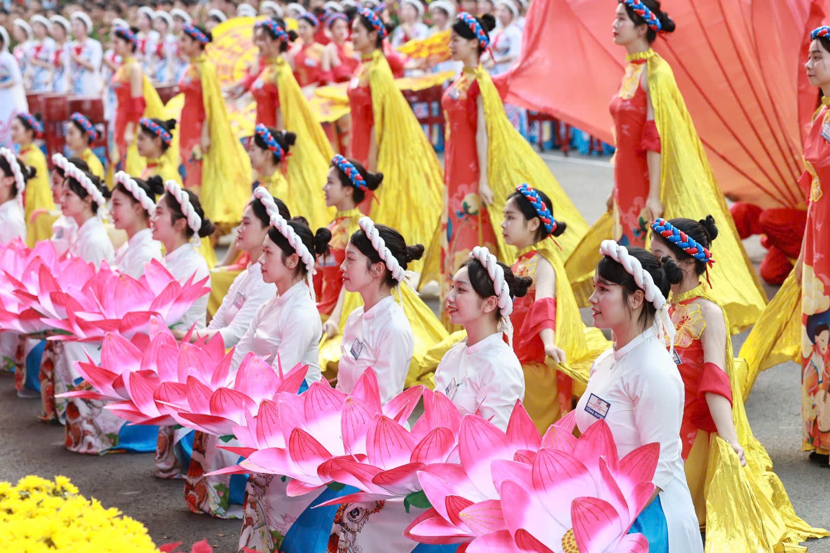 Màn trống hội 1.000 học viên Cảnh sát nhân dân khai hội 50 năm thống nhất đất nước - 7